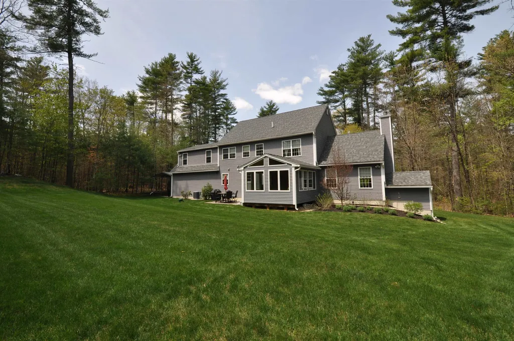 32 Blacksmith Lane Hollis NH 03049