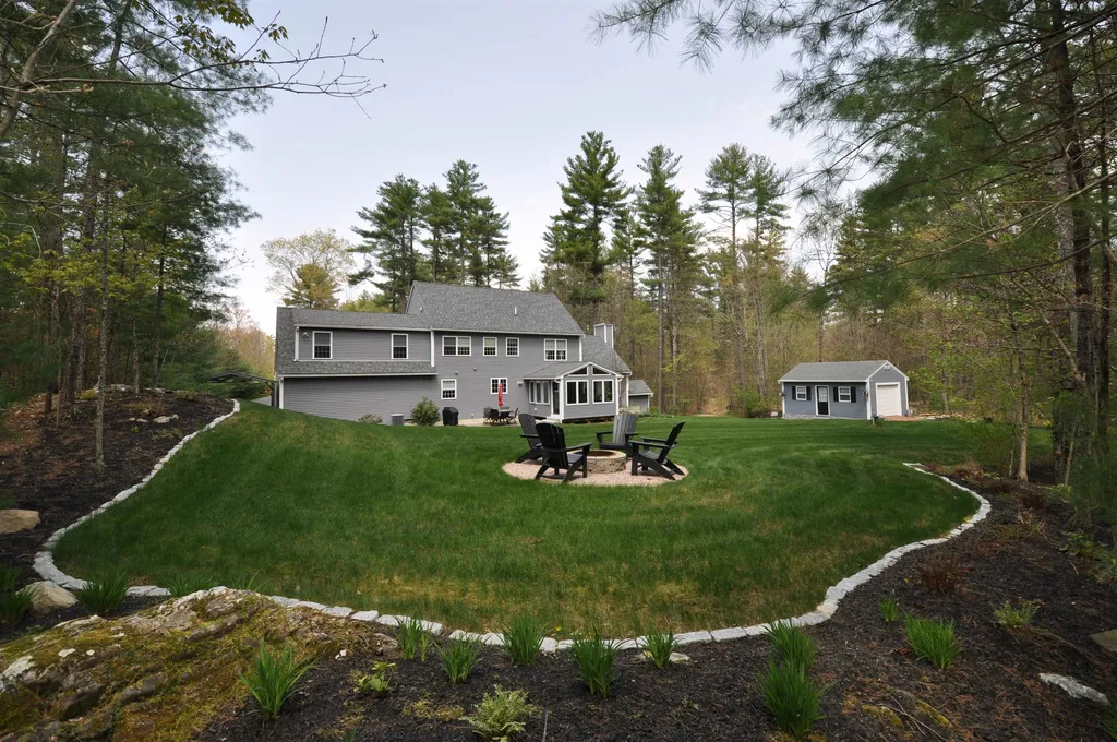 32 Blacksmith Lane Hollis NH 03049