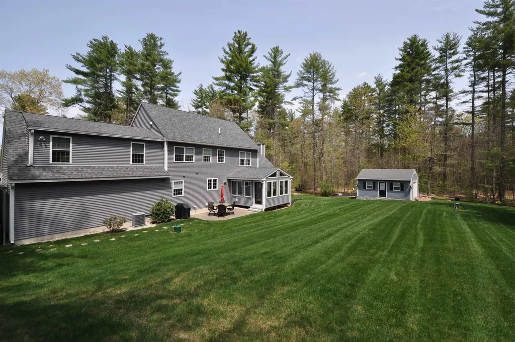 32 Blacksmith Lane Hollis NH 03049