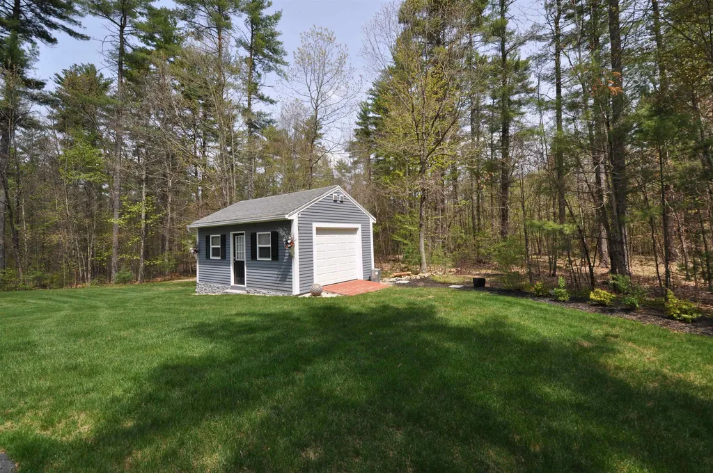 32 Blacksmith Lane Hollis NH 03049