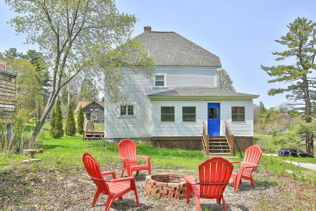12 Governors Terrace Lancaster NH 03584