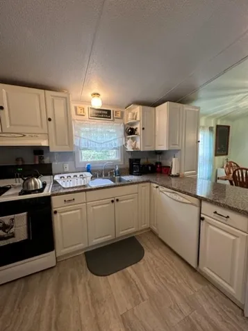 40 Pondview Road Swanzey NH 03446