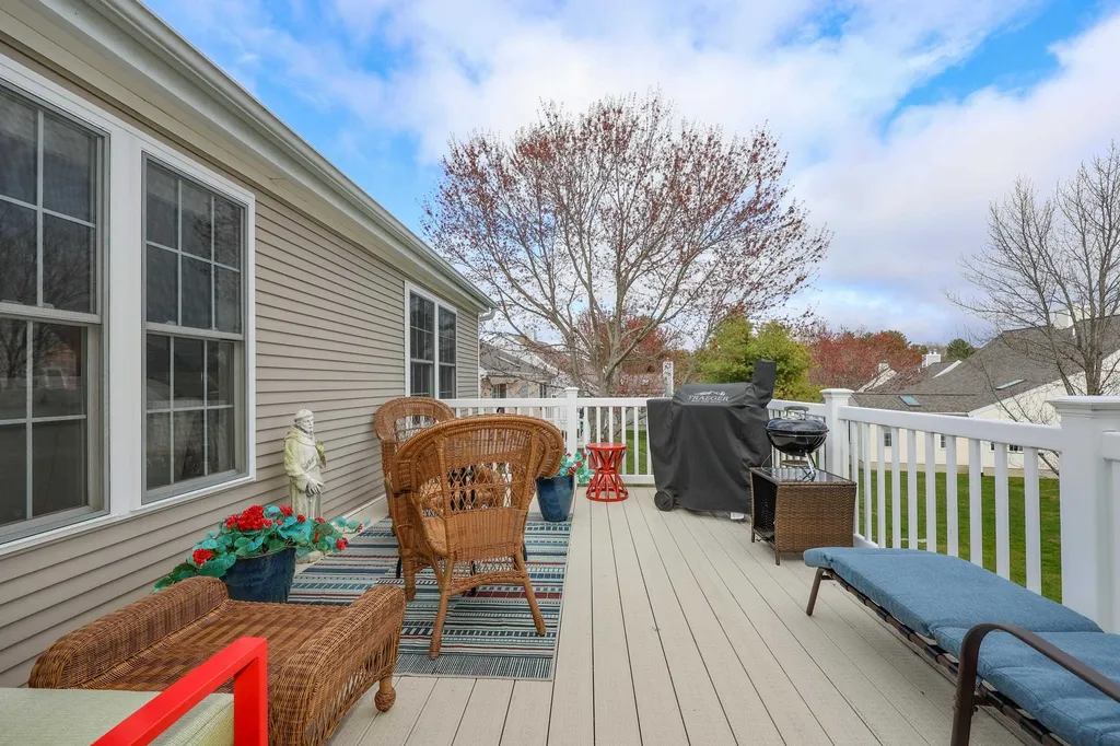 49 Hampton Meadows Hampton NH 03842