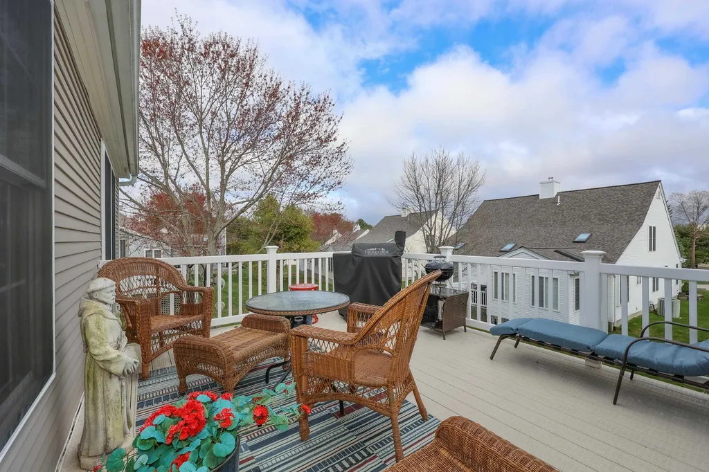 49 Hampton Meadows Hampton NH 03842