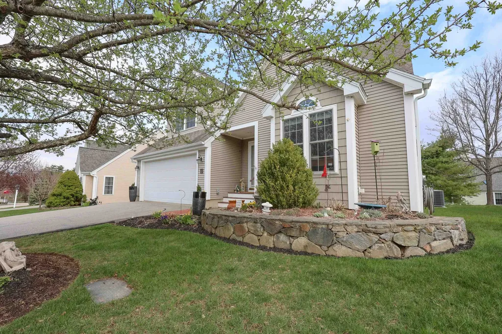 49 Hampton Meadows Hampton NH 03842