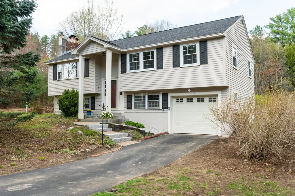 11 Twin Isles Road Londonderry NH 03053