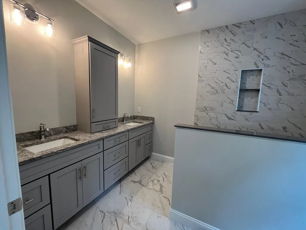 18 Mid Trail Crossing Lane Windham NH 03087