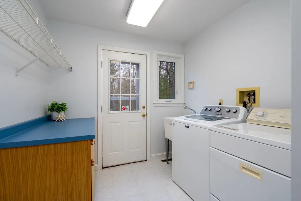 5 Hubbard Road Amherst NH 03031