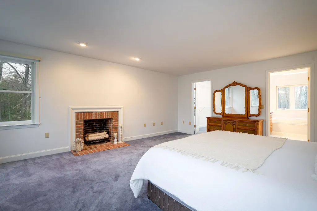 5 Hubbard Road Amherst NH 03031