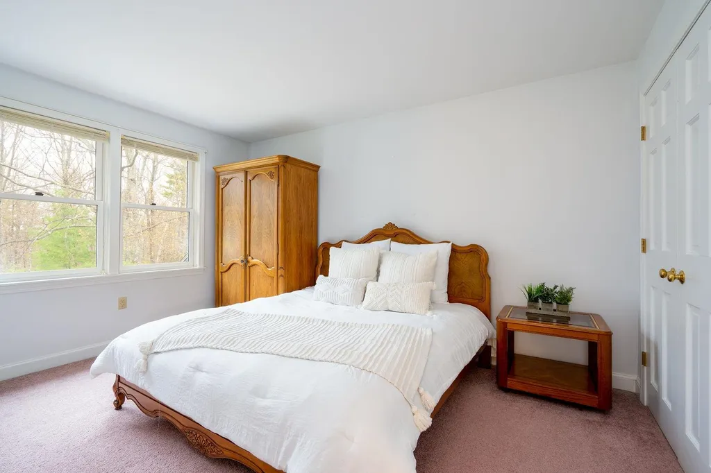 5 Hubbard Road Amherst NH 03031