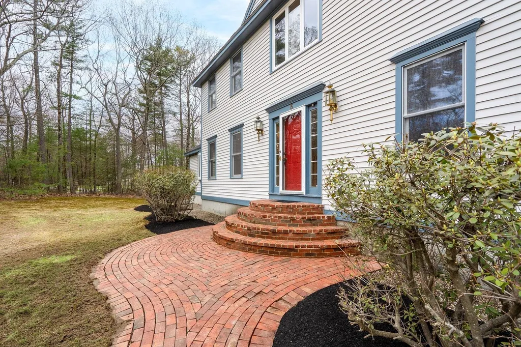 5 Hubbard Road Amherst NH 03031