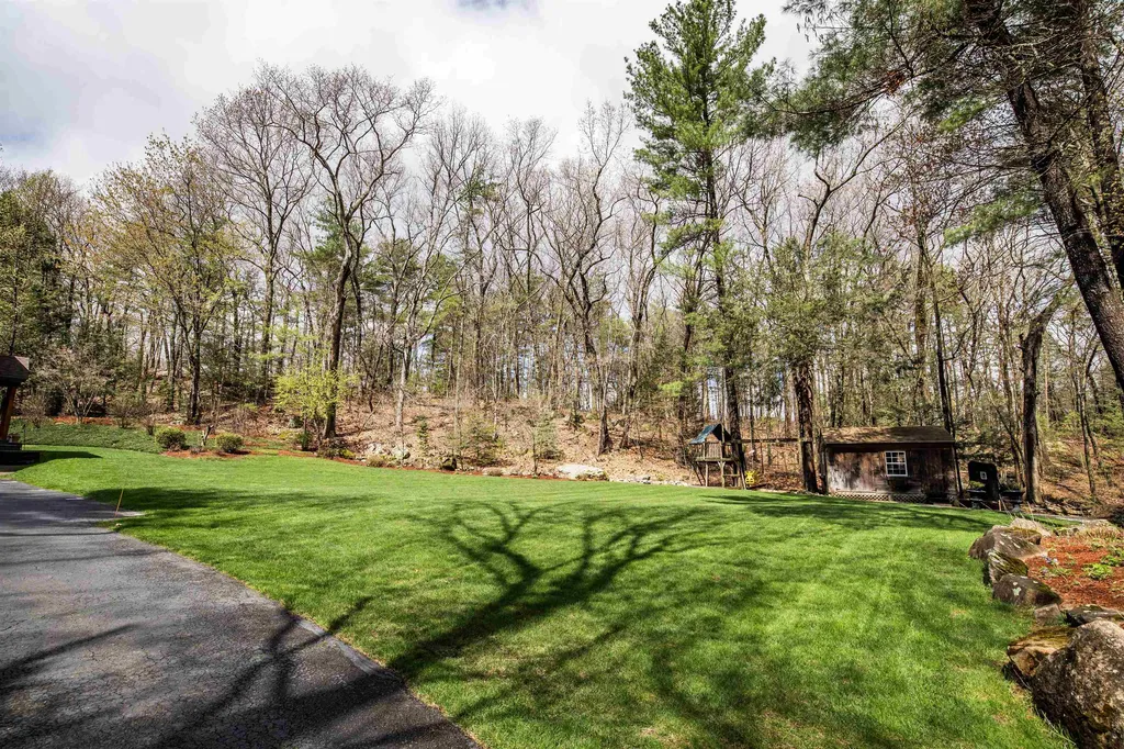 20 Victoria Drive Londonderry NH 03053