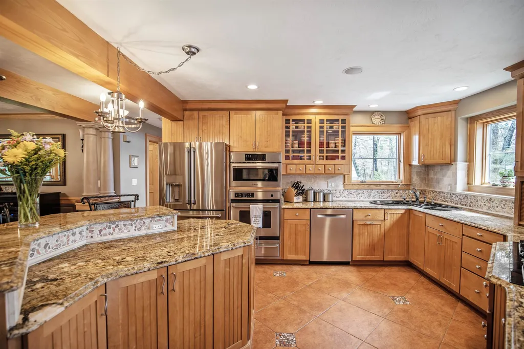 20 Victoria Drive Londonderry NH 03053