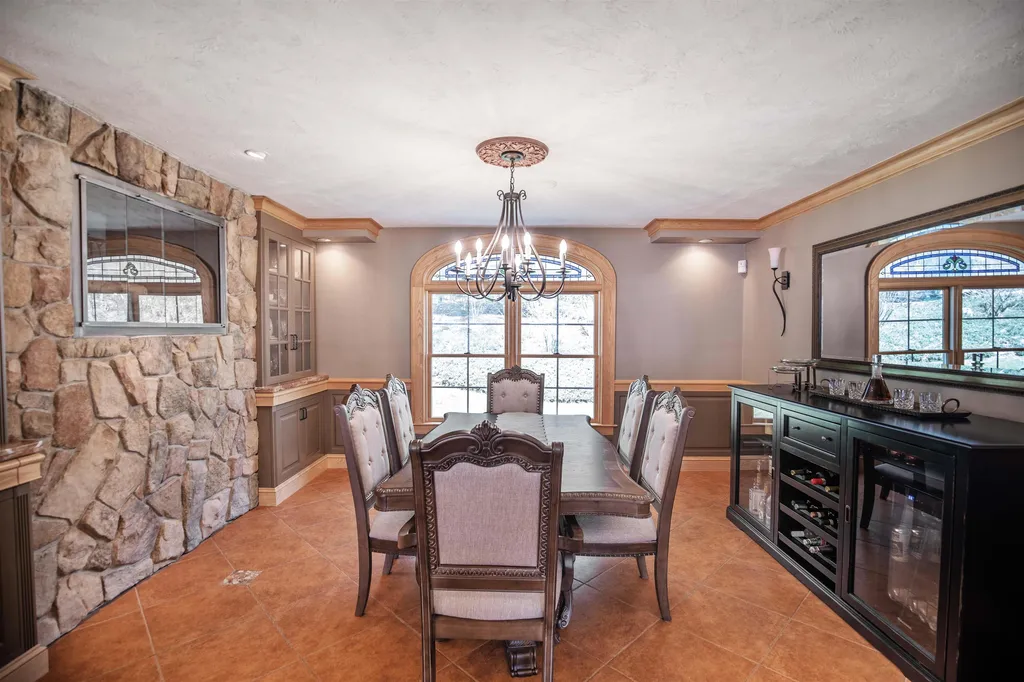 20 Victoria Drive Londonderry NH 03053