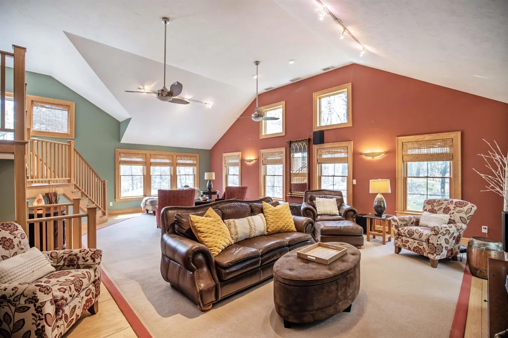 20 Victoria Drive Londonderry NH 03053