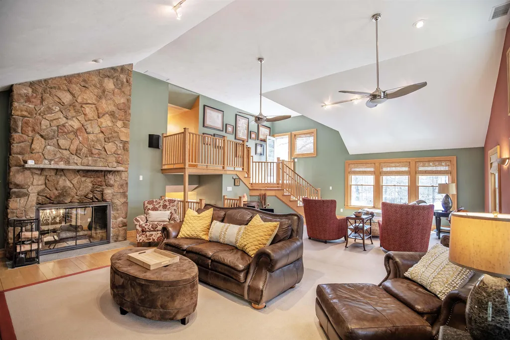 20 Victoria Drive Londonderry NH 03053