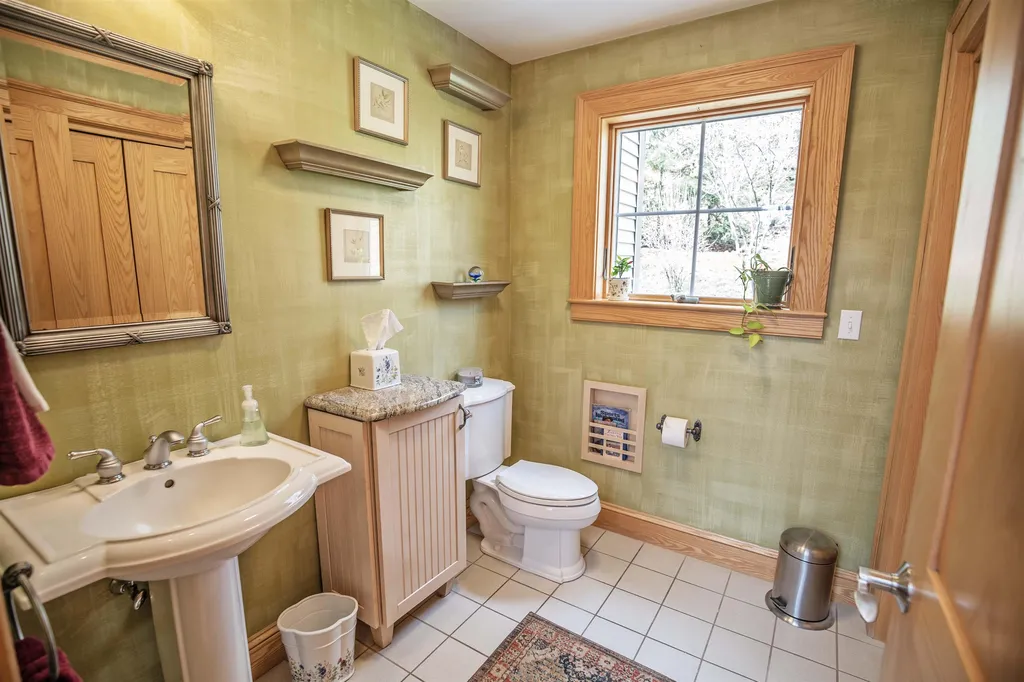 20 Victoria Drive Londonderry NH 03053