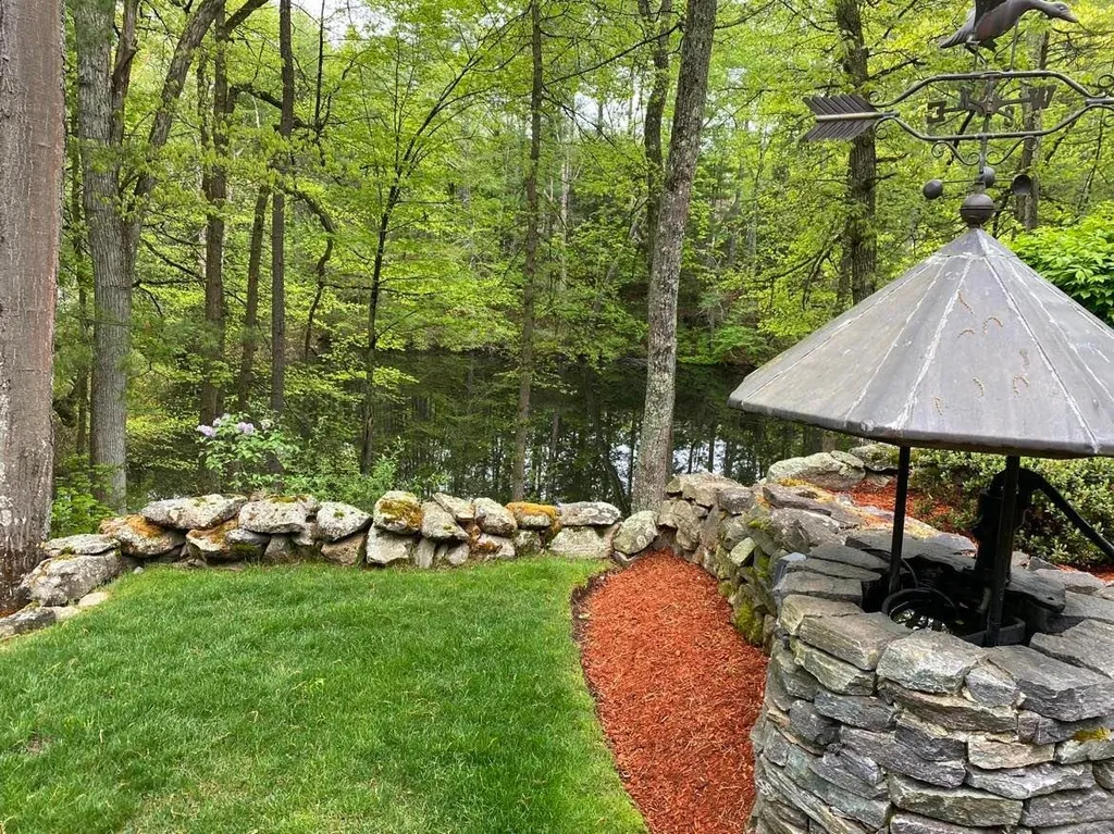 20 Victoria Drive Londonderry NH 03053