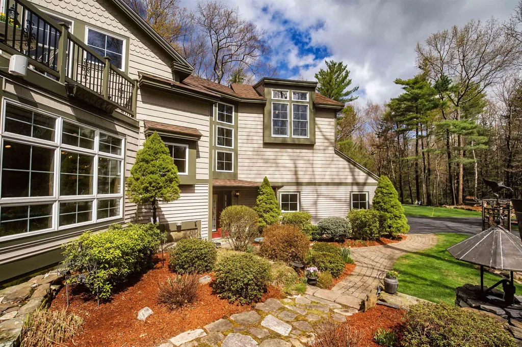 20 Victoria Drive Londonderry NH 03053