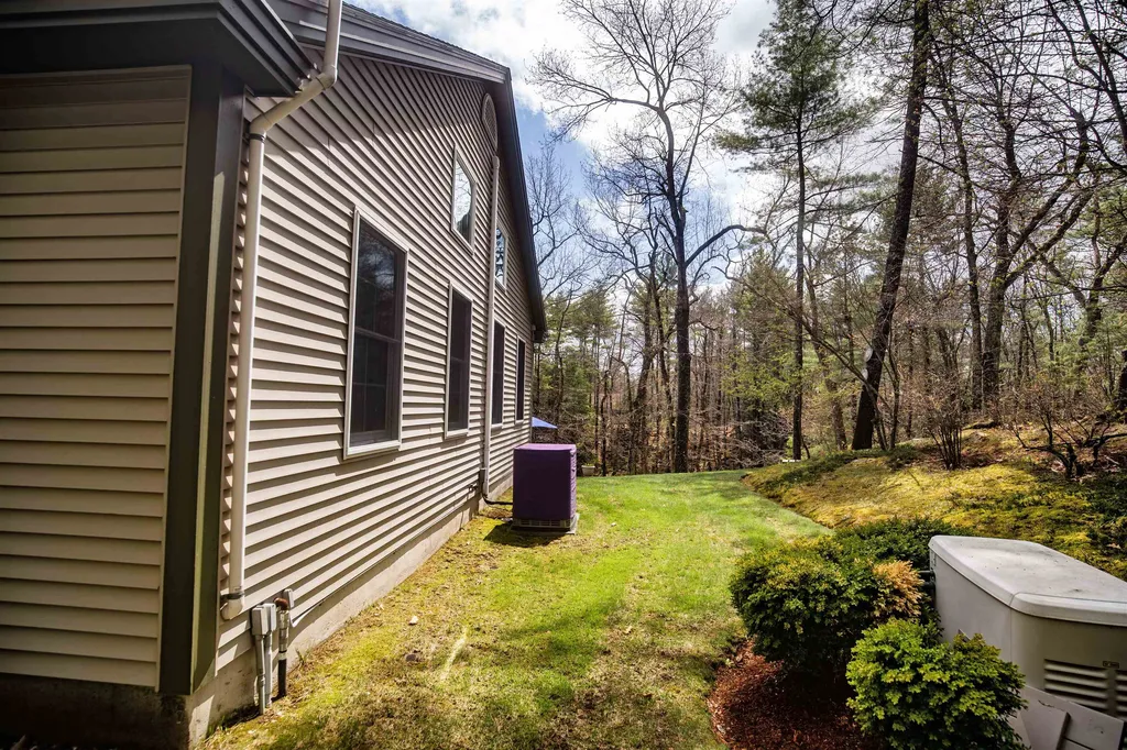 20 Victoria Drive Londonderry NH 03053