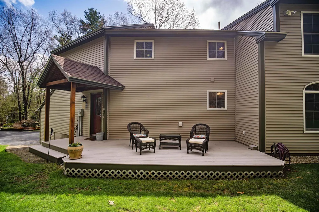 20 Victoria Drive Londonderry NH 03053