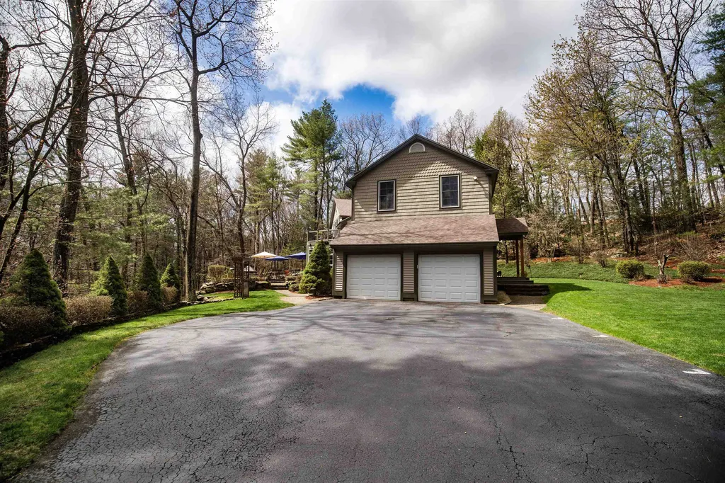 20 Victoria Drive Londonderry NH 03053