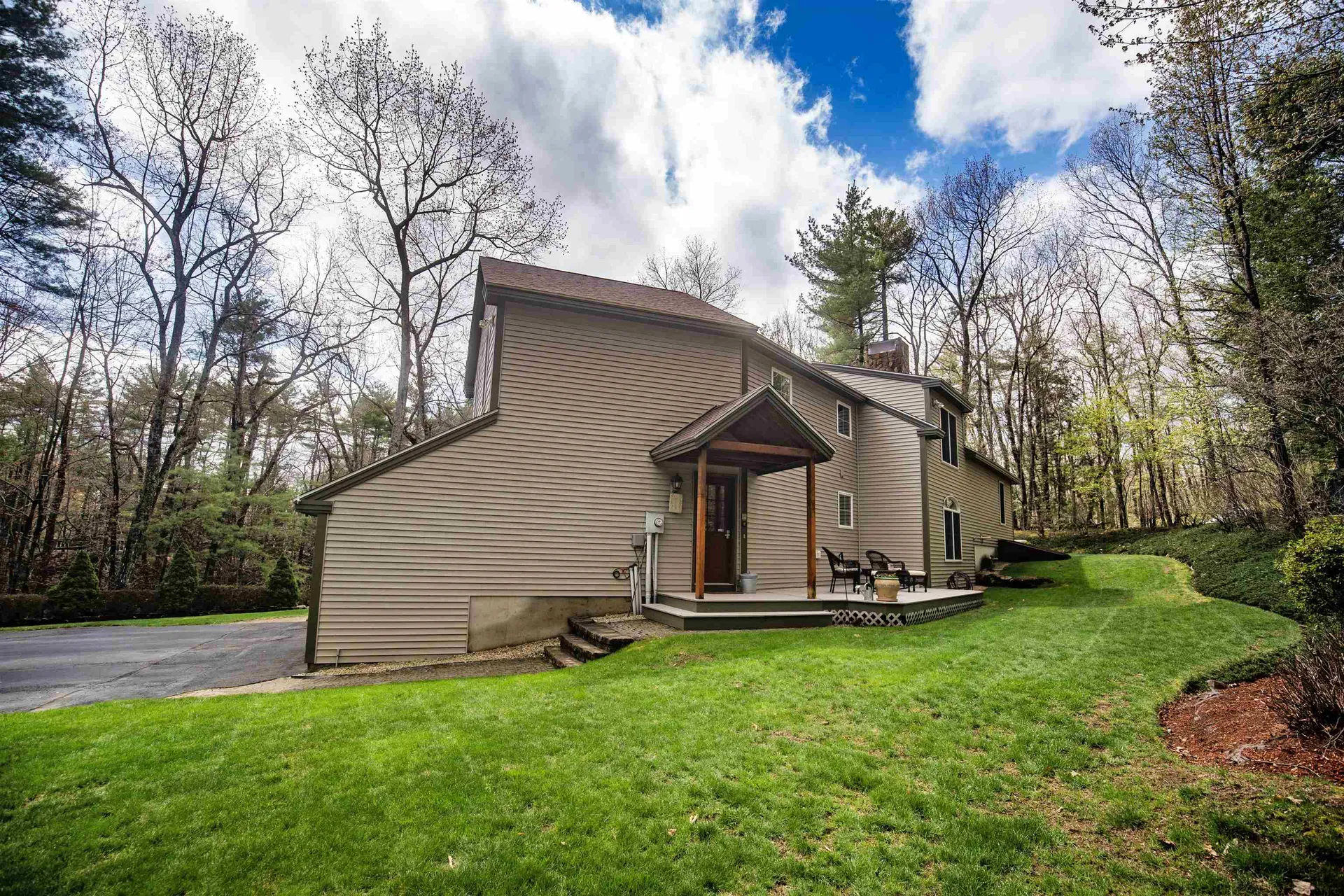 20 Victoria Drive Londonderry NH 03053