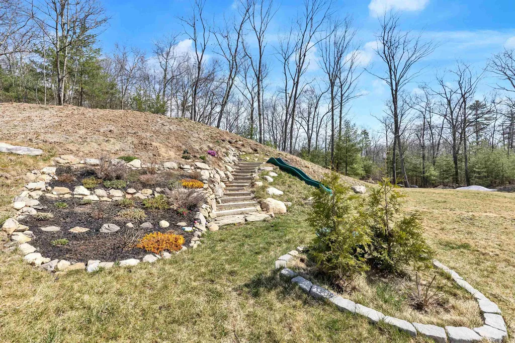 39 Calla Road Londonderry NH 03053
