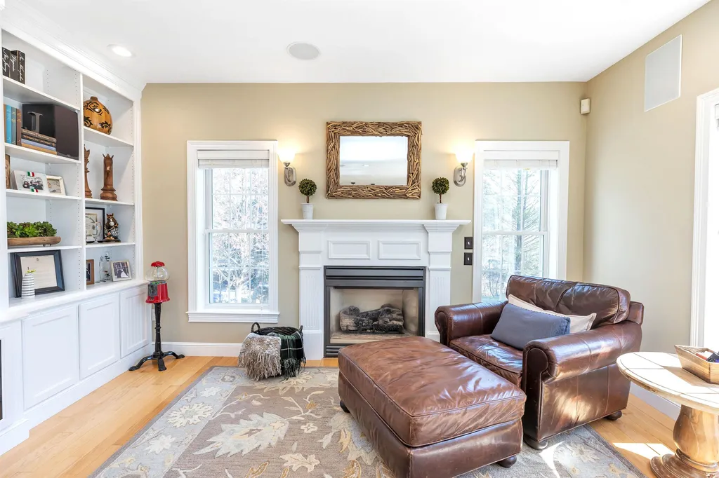 79 Long Hill Road Hollis NH 03049