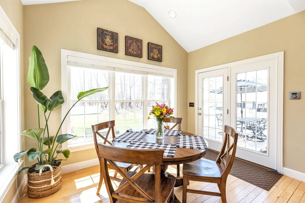 79 Long Hill Road Hollis NH 03049