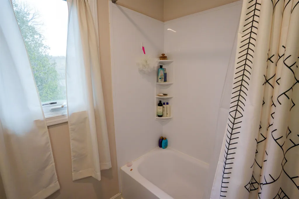 76 Colonial Drive Hartford VT 05001