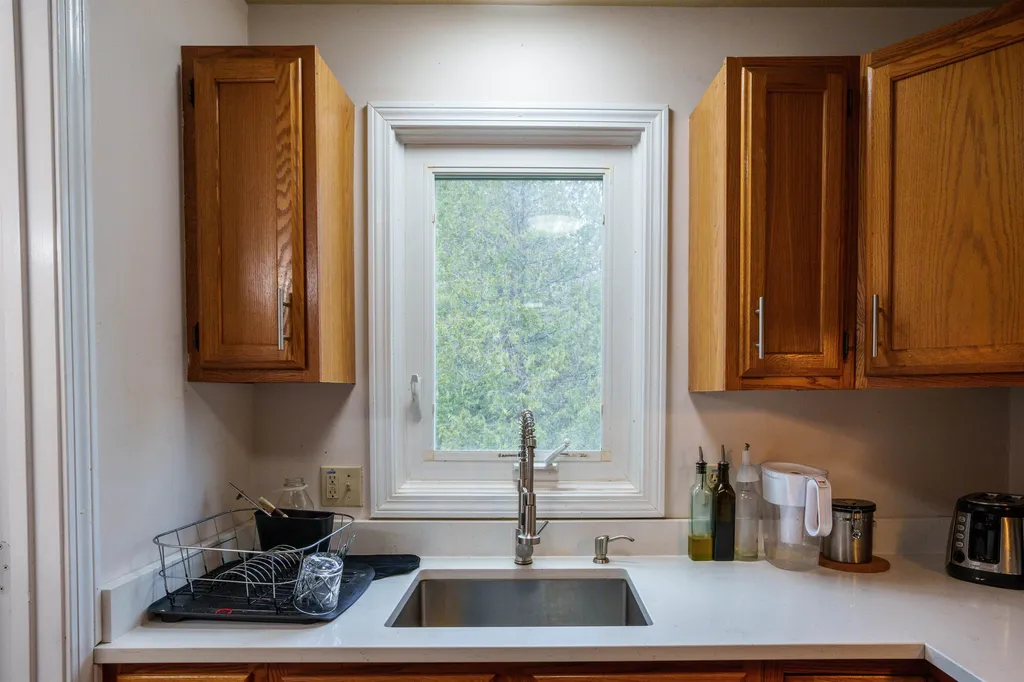 76 Colonial Drive Hartford VT 05001