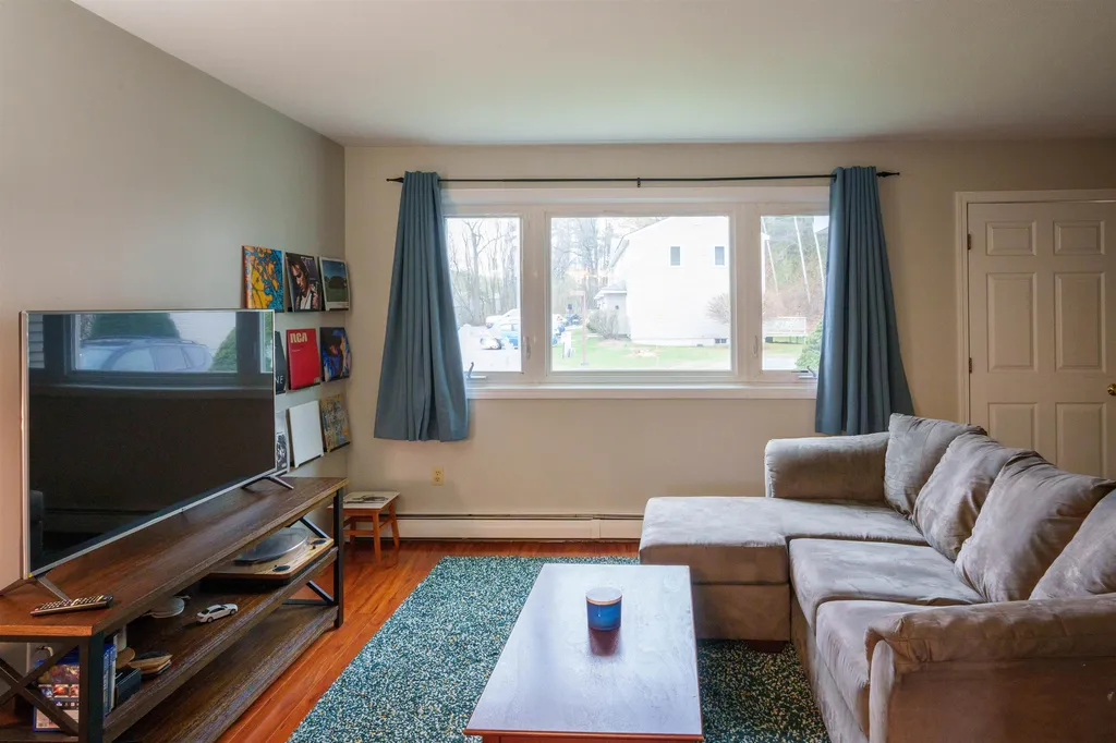 76 Colonial Drive Hartford VT 05001