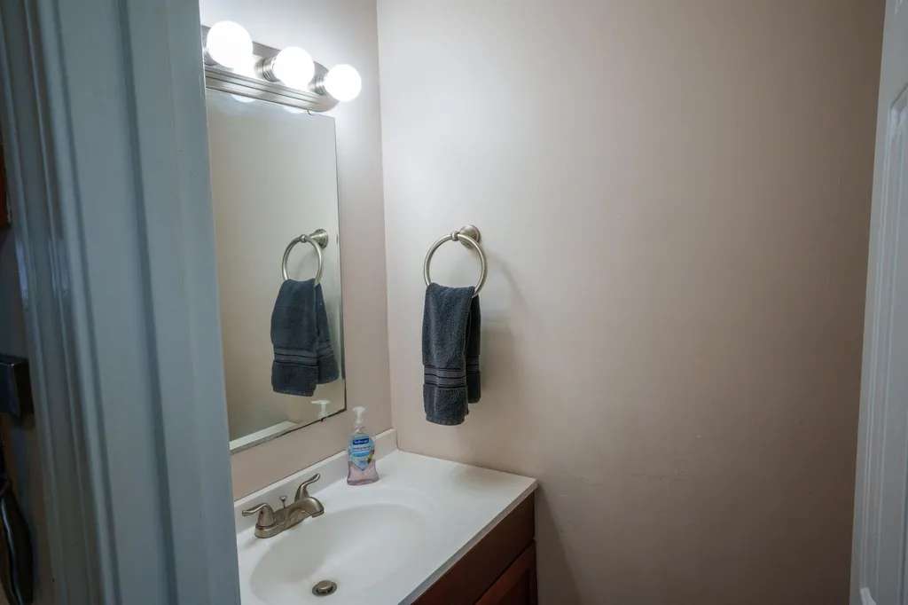 76 Colonial Drive Hartford VT 05001