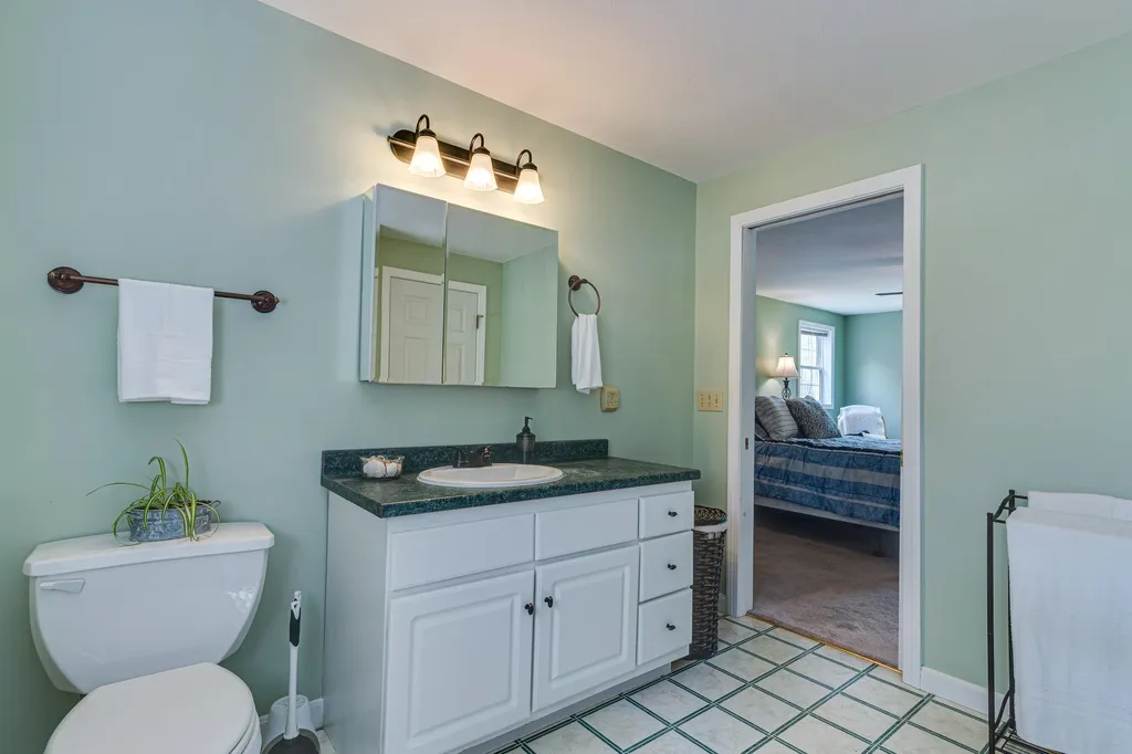 50 Lamprey Village Drive Epping NH 03042
