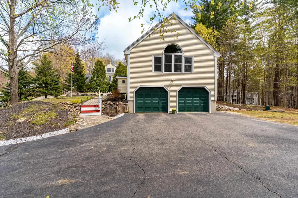 50 Lamprey Village Drive Epping NH 03042