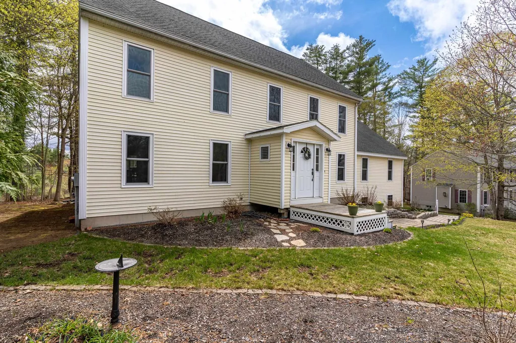50 Lamprey Village Drive Epping NH 03042