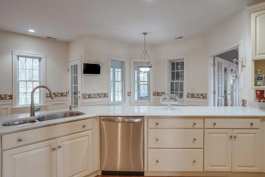 56 Dogwood Circle Pelham NH 03076-2248