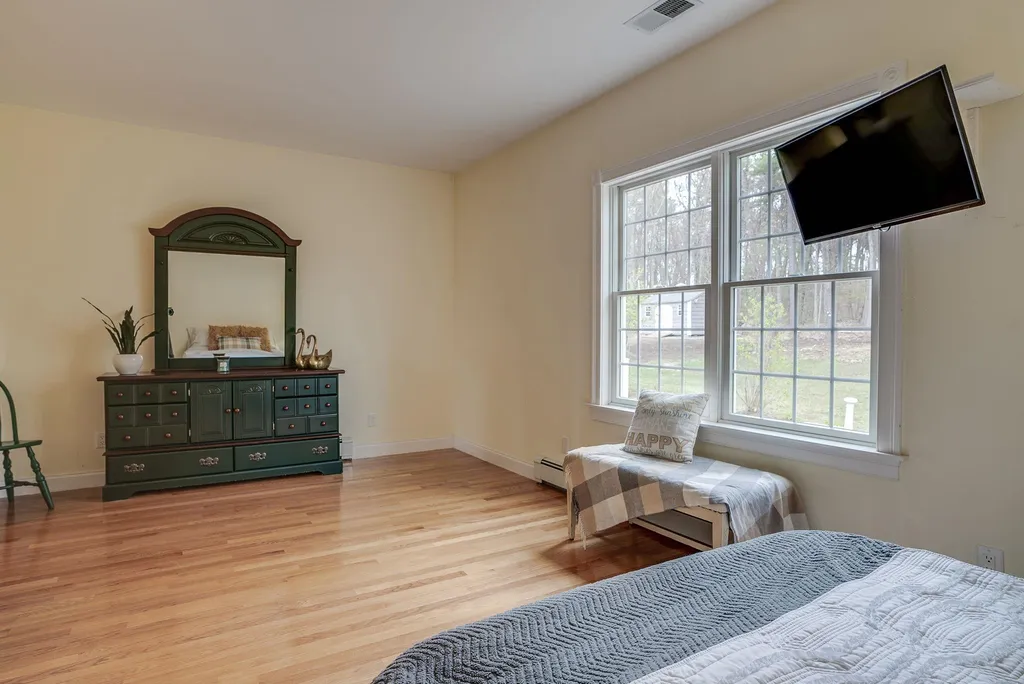 56 Dogwood Circle Pelham NH 03076-2248
