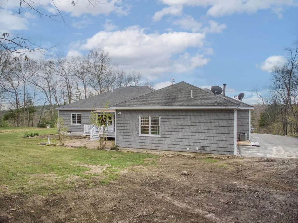 56 Dogwood Circle Pelham NH 03076-2248