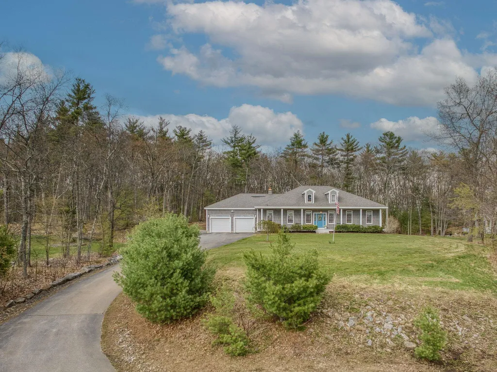 56 Dogwood Circle Pelham NH 03076-2248