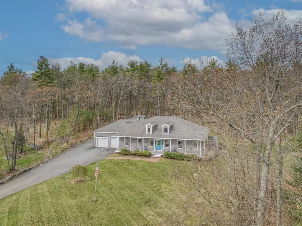 56 Dogwood Circle Pelham NH 03076-2248