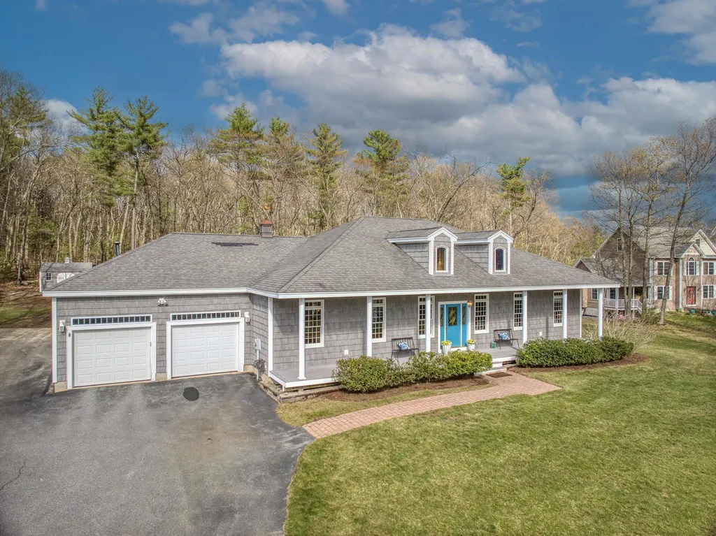 56 Dogwood Circle Pelham NH 03076-2248