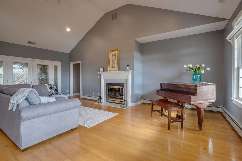56 Dogwood Circle Pelham NH 03076-2248