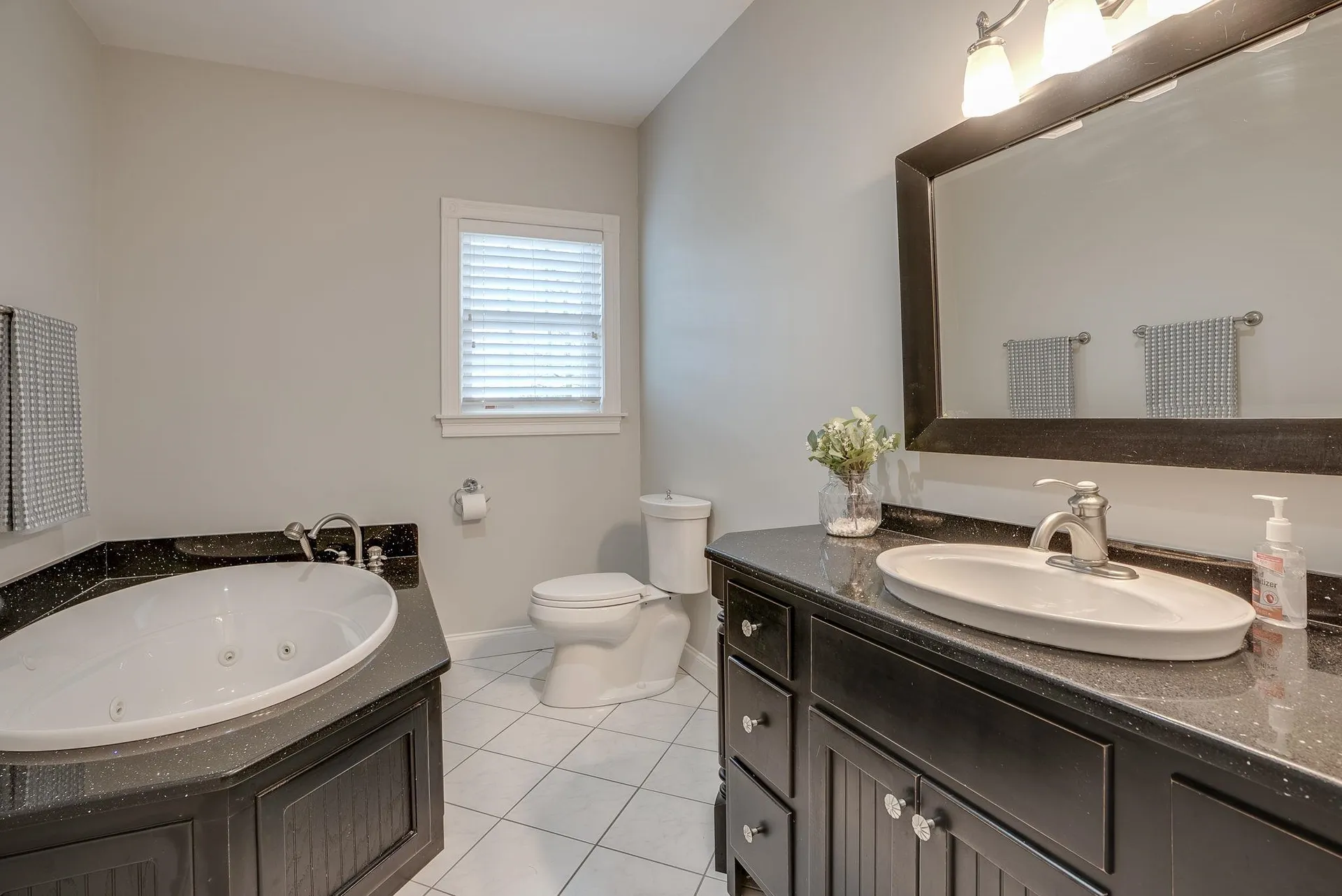 56 Dogwood Circle Pelham NH 03076-2248