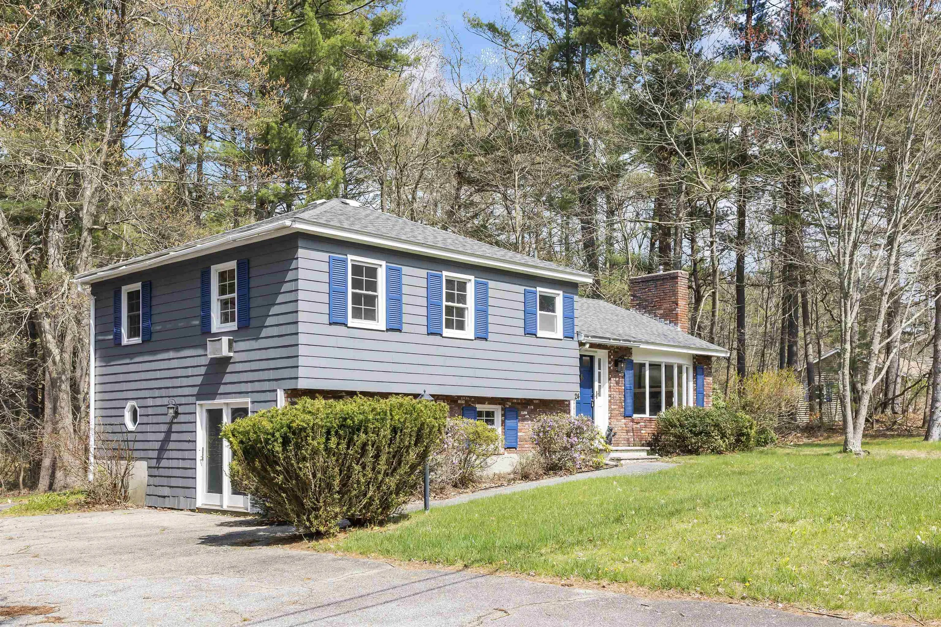 24 Balcom Road Pelham NH 03076