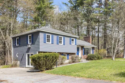 24 Balcom Road Pelham NH 03076
