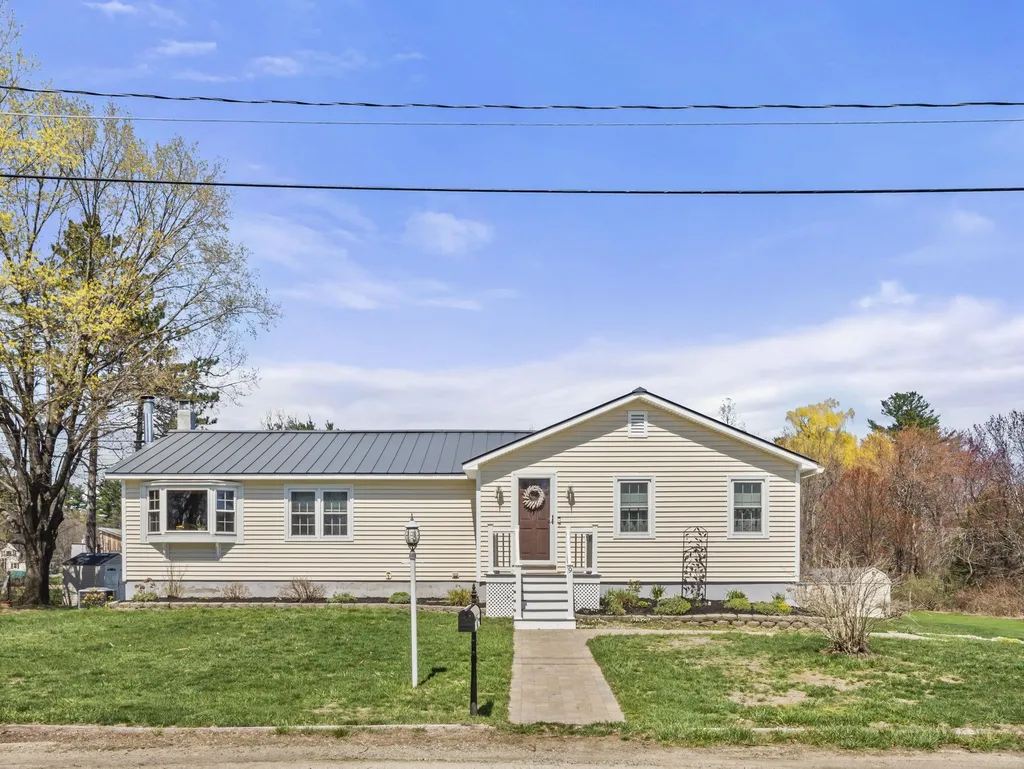 9 Chase Street Kingston NH 03848