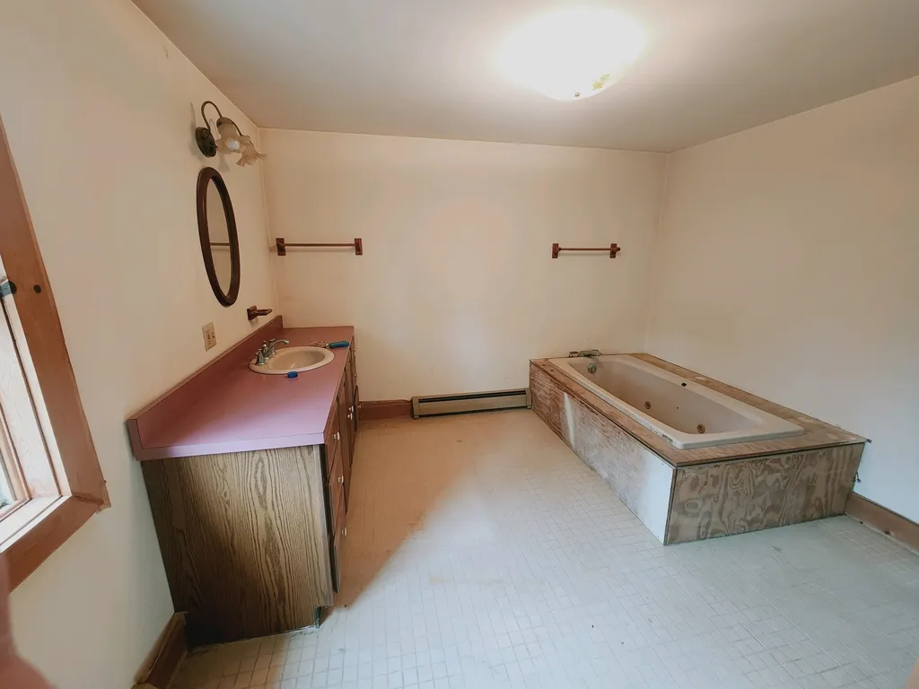 376 Old East Road Whitefield NH 03598