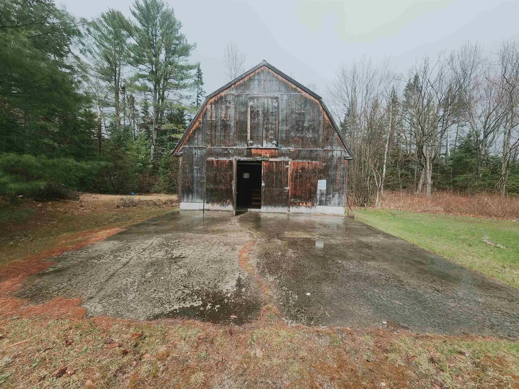 376 Old East Road Whitefield NH 03598